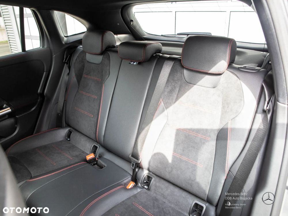 Mercedes-Benz GLA 250 e PHEV AMG Line 8G-DCT - 13