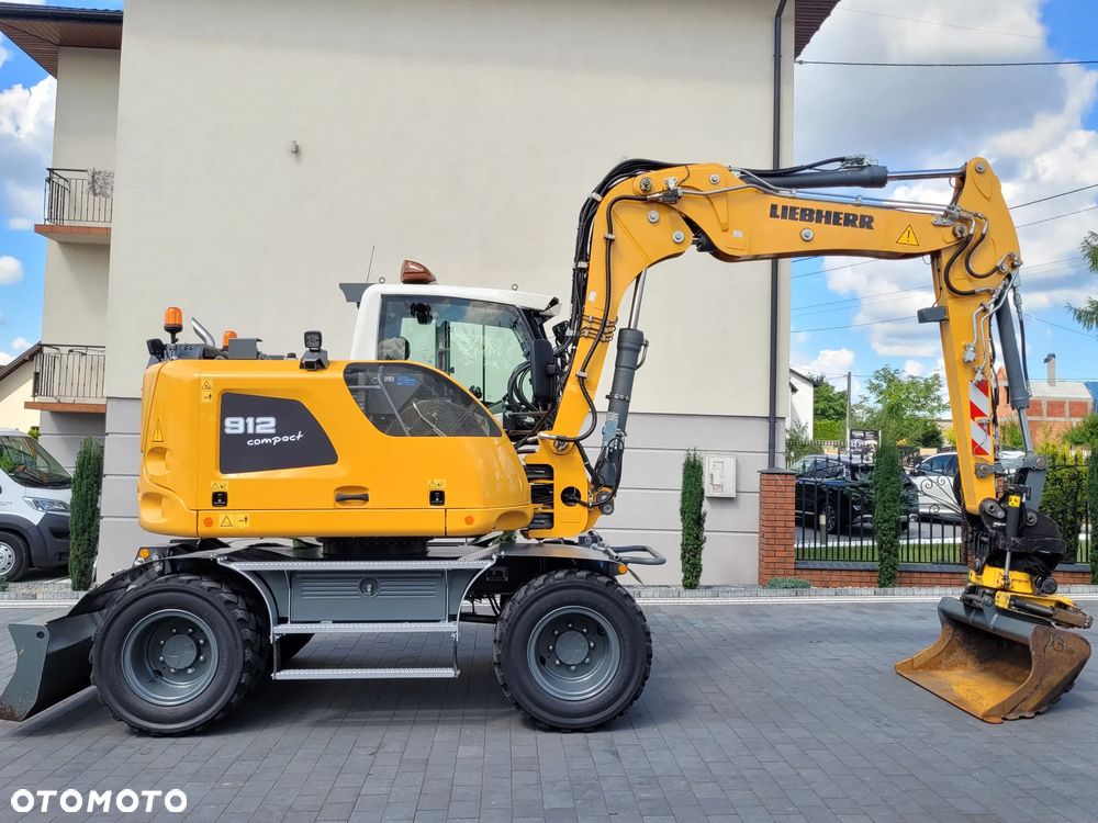 Liebherr A912 compact / ROTOTILT ze szczypcami / model 2018 / SUPER STAN / - 2