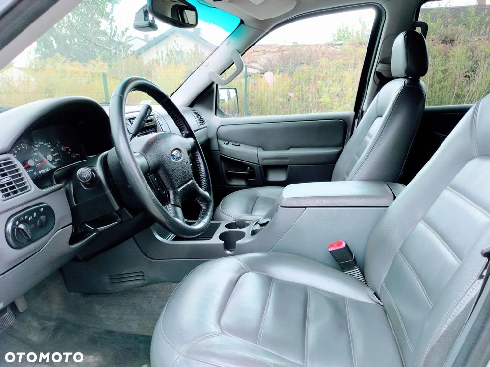 Ford Explorer 4.6 - 5