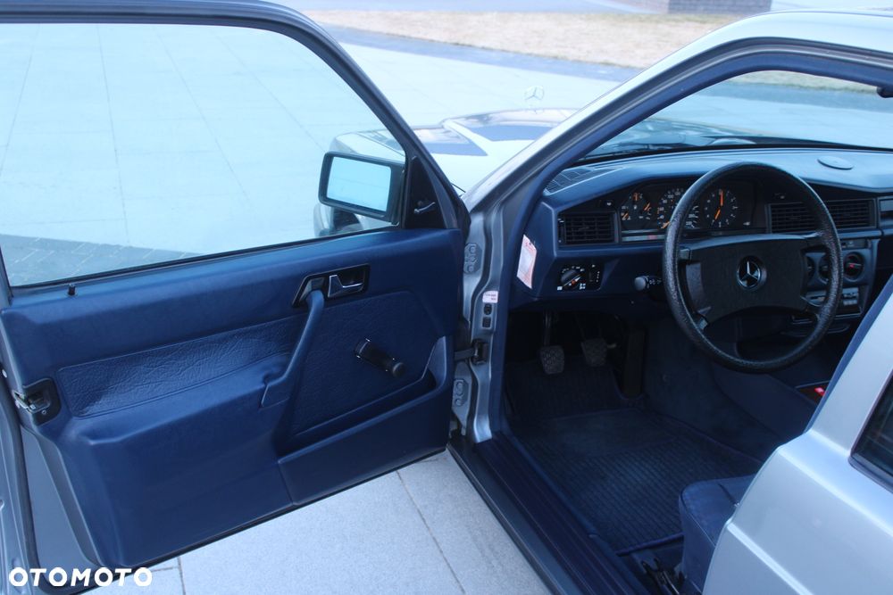 Mercedes-Benz W201 (190) - 10