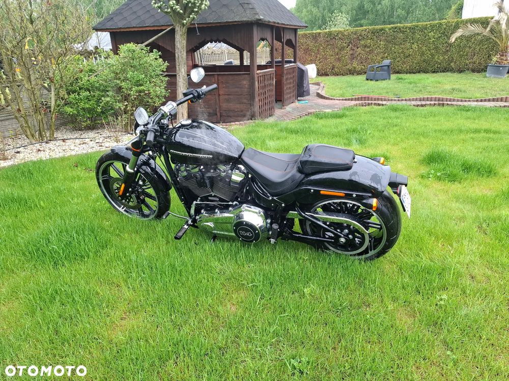 Harley-Davidson Softail Breakout - 4