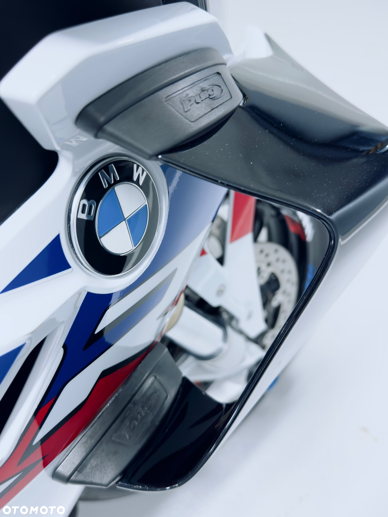 BMW S - 8