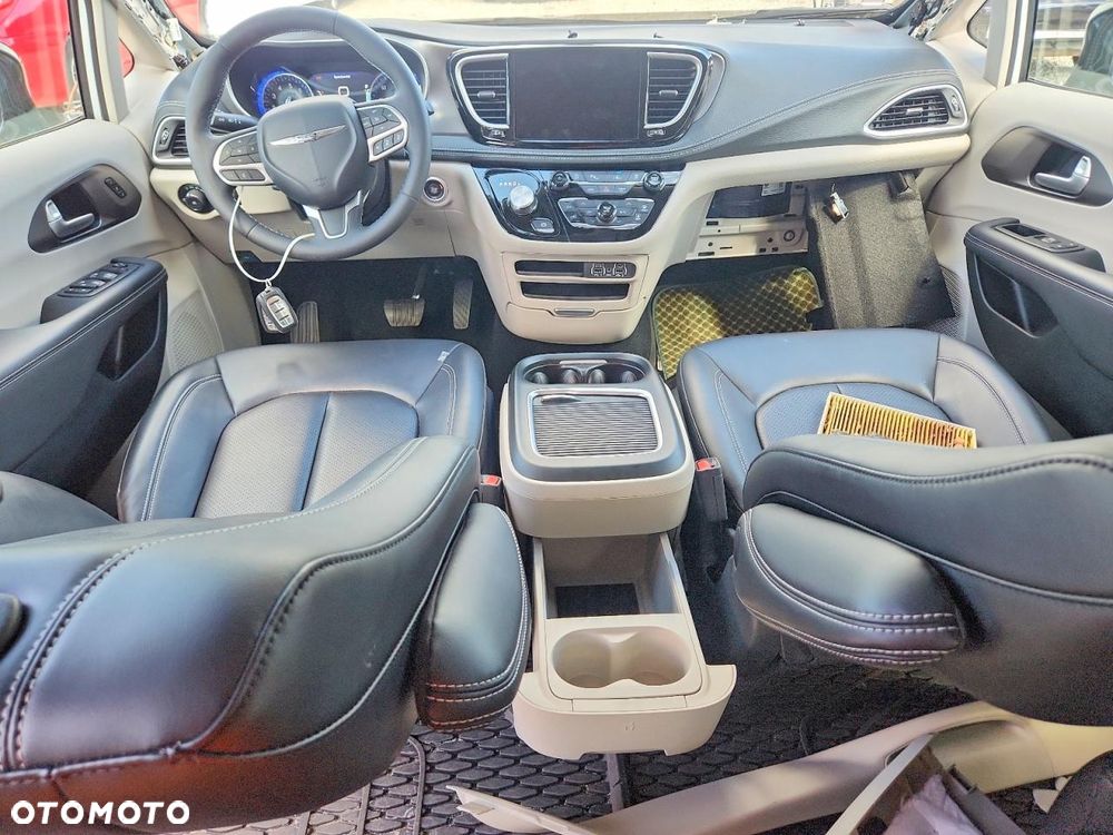 Chrysler Pacifica - 7