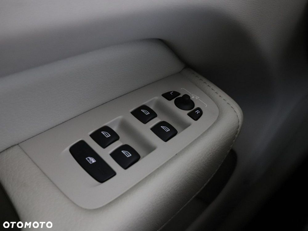 Volvo XC 60 T6 Plug-In Hybrid AWD Inscription Expression - 35