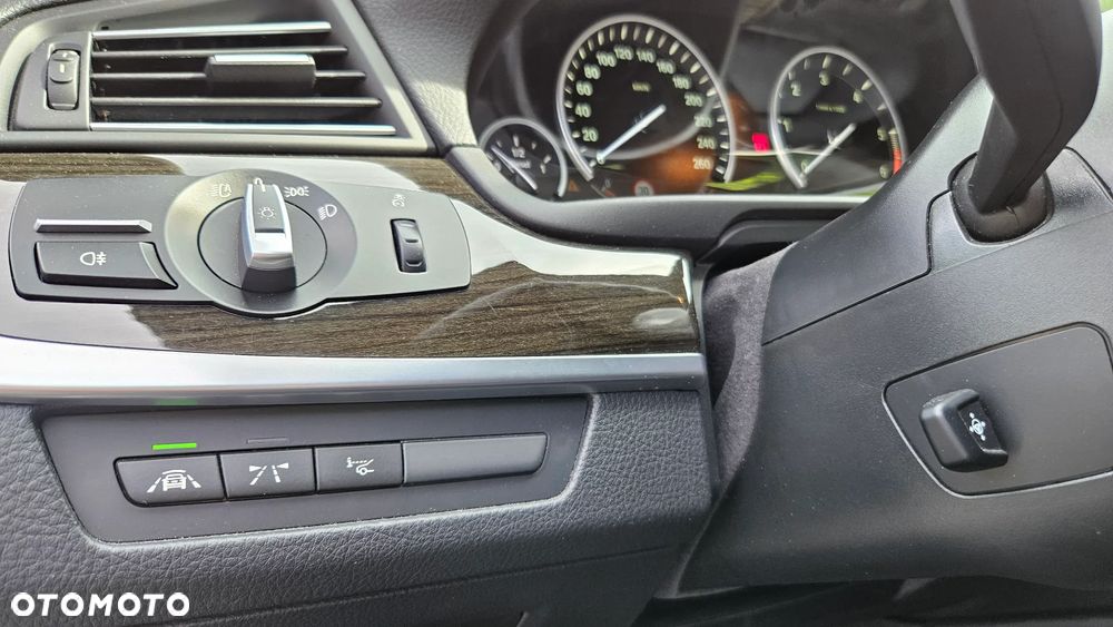 BMW Seria 5 525d Touring Luxury Line - 20