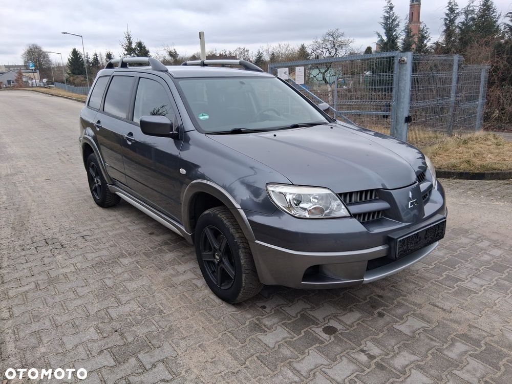 Mitsubishi Outlander 2.4 4WD Intense - 1