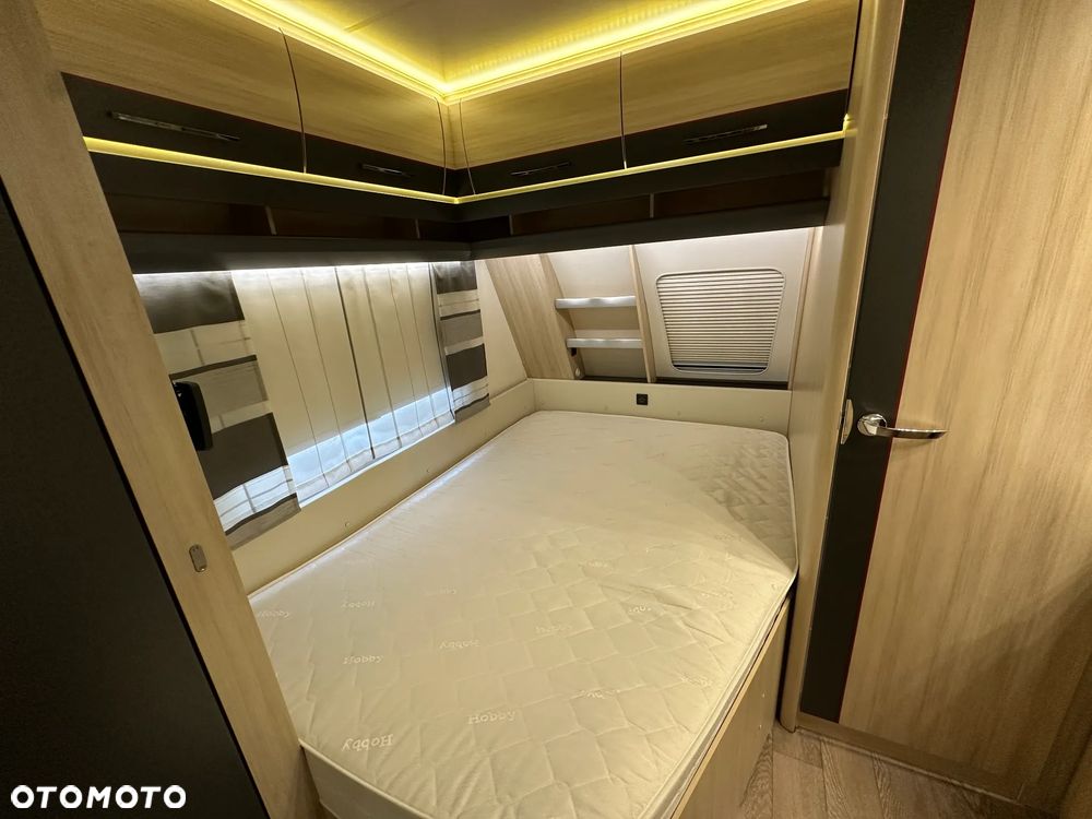Hobby 460 UFE DE LUX EDITION z napędem i markizą pompowaną. - 32