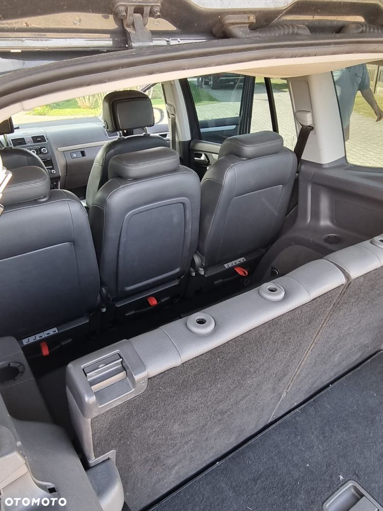 Volkswagen Touran 2.0 TDI SCR DSG Comfortline - 2