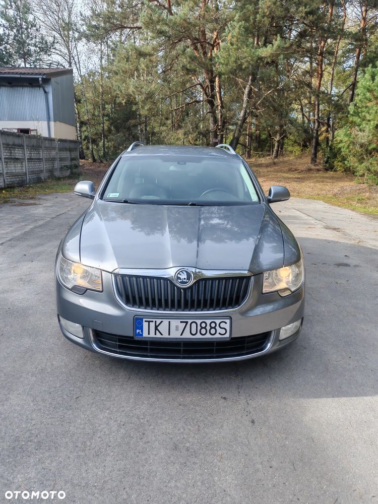 Skoda Superb 2011 photo 2