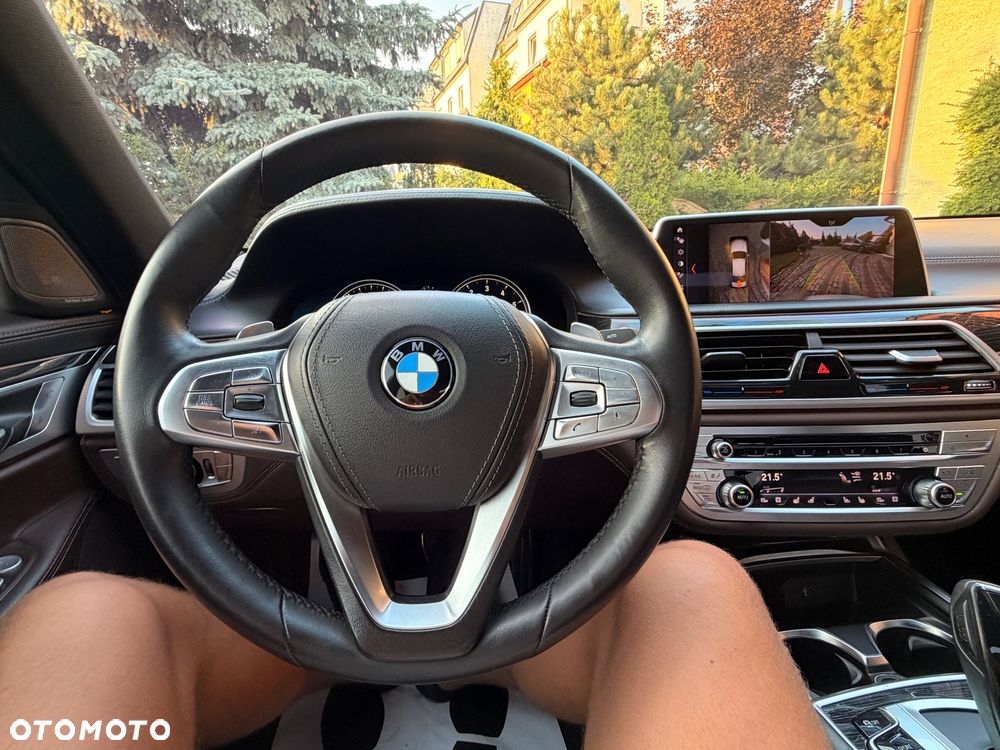 BMW Seria 7 740Li - 38
