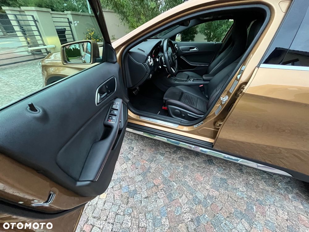 Mercedes-Benz GLA 220 4-Matic AMG Line - 18