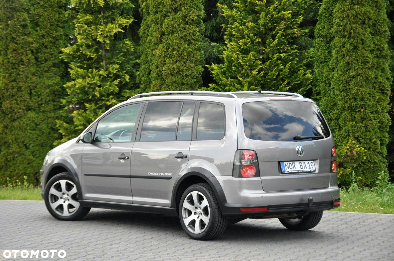 Volkswagen Touran - 14