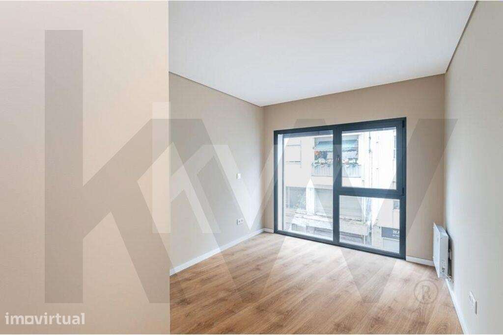 Apartamento T2 Com Garagem - Rua Oliveira Monteiro, Porto - Grande imagem: 4/37