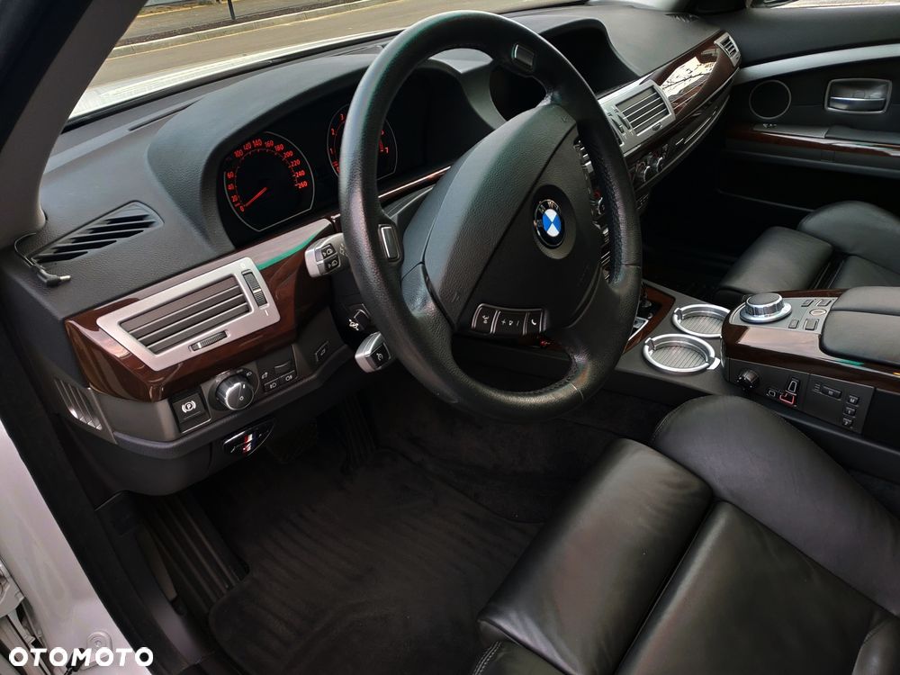 BMW Seria 7 740i - 9