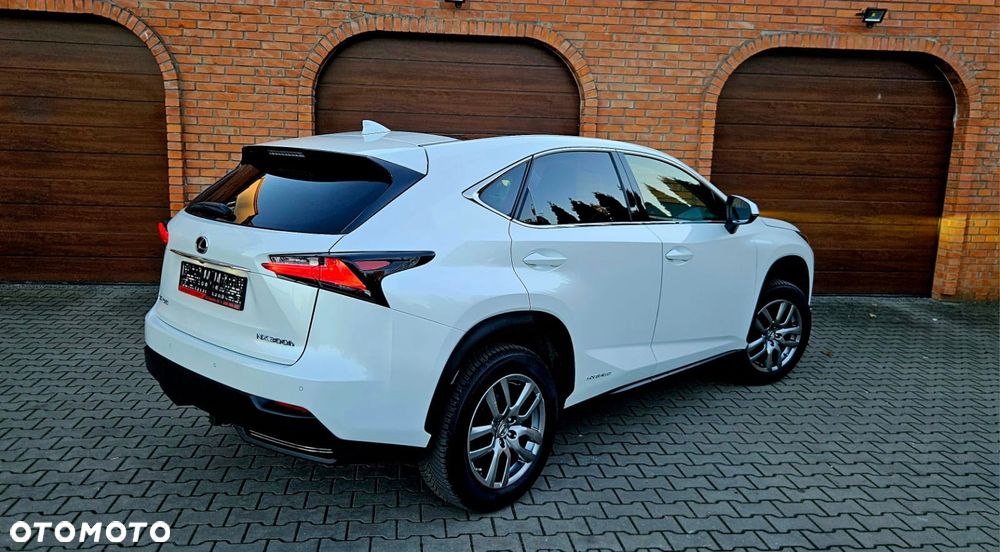 Lexus NX 300h Business Edition - 4