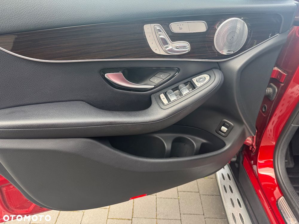 Mercedes-Benz GLC 300 4Matic 9G-TRONIC AMG Line - 8