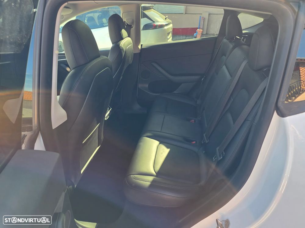 Tesla Model Y Long Range Dual Motor AWD - 26