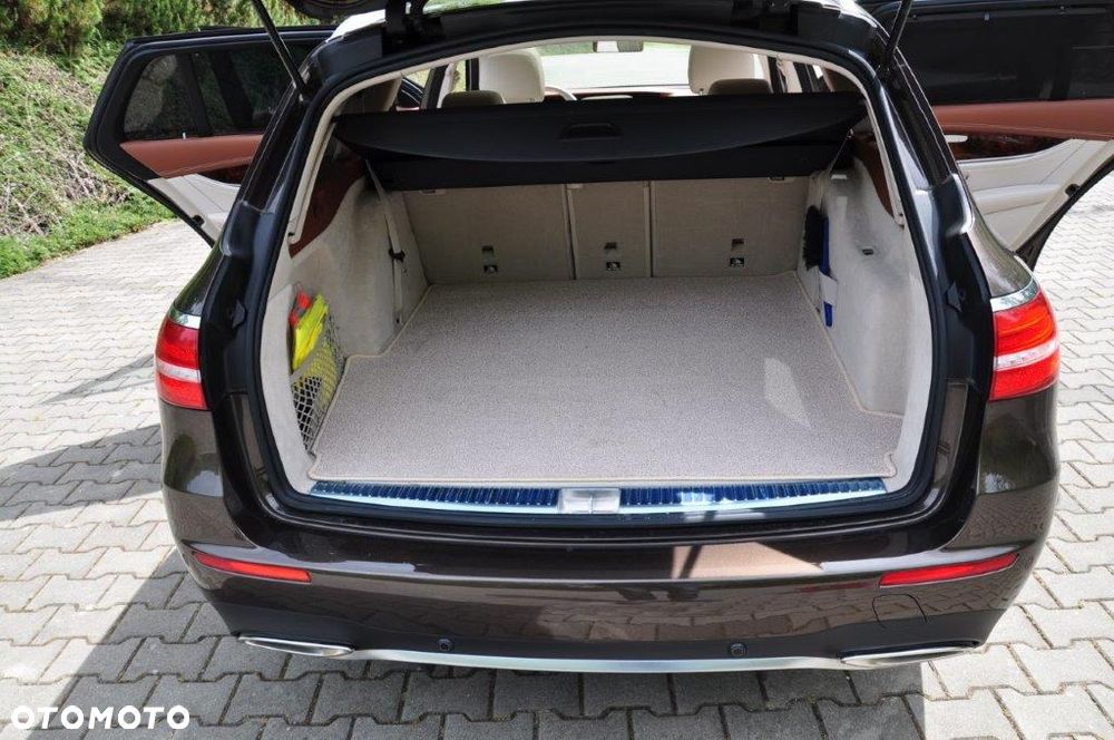 Mercedes-Benz Klasa E 400 4Matic 9G-TRONIC Exclusive - 13