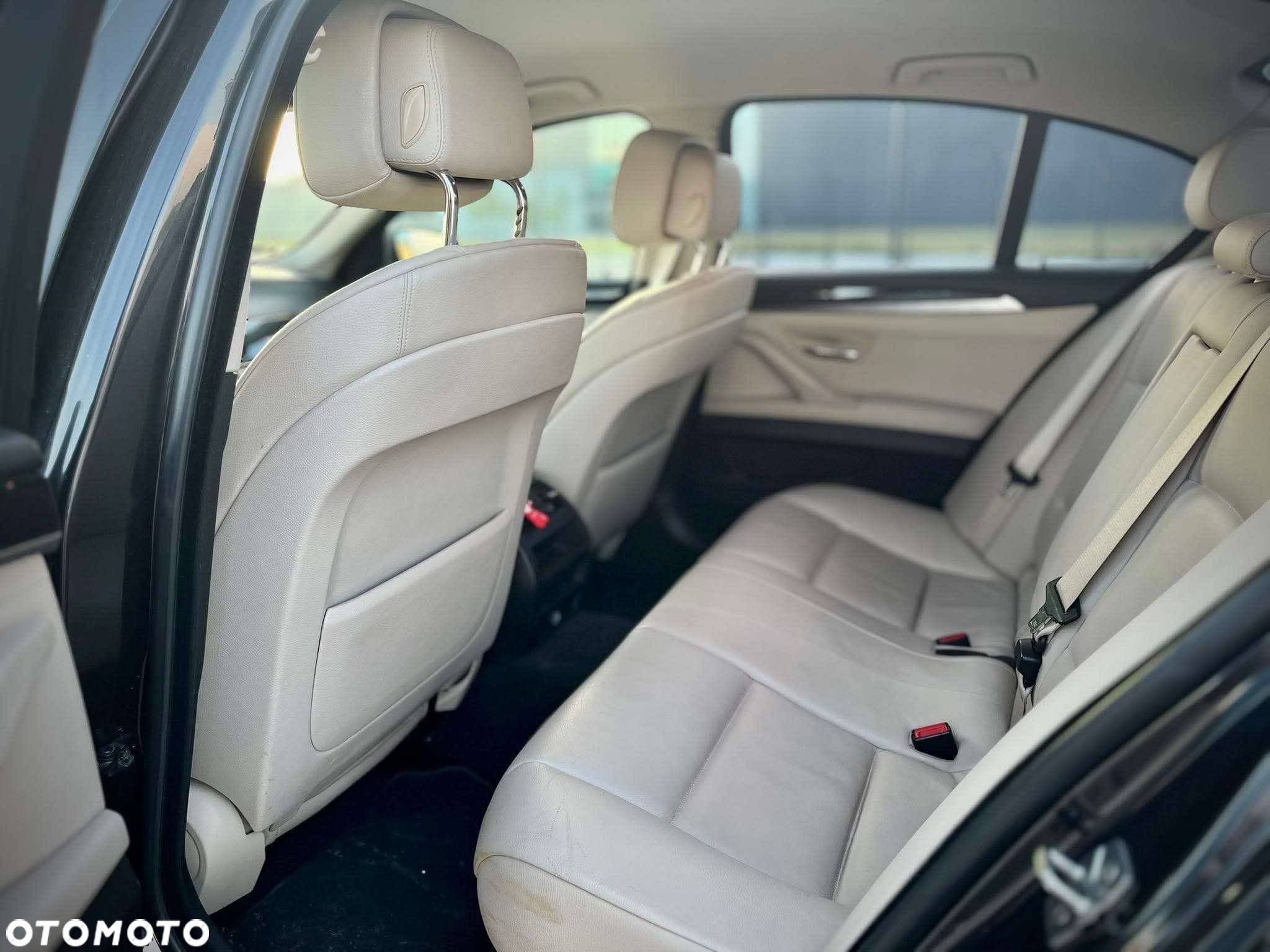 BMW Seria 5 525d xDrive - 10