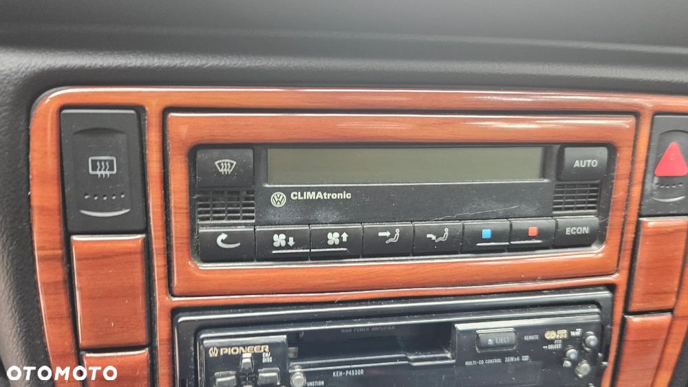 Volkswagen Passat - 19