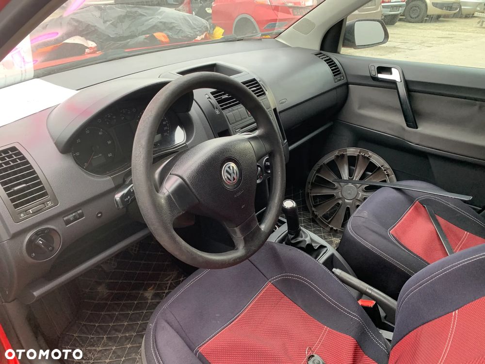 VW VOLKSWAGEN POLO 2008 *SAMOCHÓD NA CZĘŚCI* 3116 MASKA, LAMPA, DRZWI, LUSTERKO, ZDERZAK, GRILL, BŁOTNIK, KLAPA, BELKA, DESKA, FOTELE, KANAPA, ĆWIARTKA, KIEROWNICA, TARCZE, ZACISKI, ZAWIESZENIE, KOMPLETNY PRZÓD, KOMPLETNY TYŁ, LICZNIK, ZEGARY, PRAWE LEWE PRZÓD TYŁ - 5