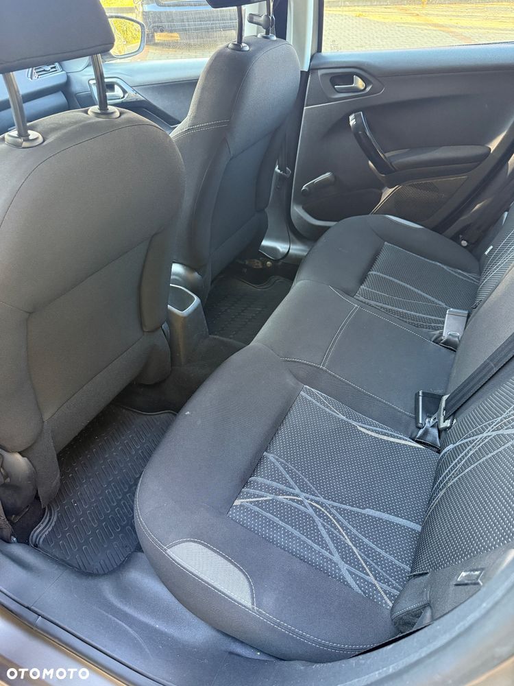 Peugeot 208 1.4 VTi Allure - 20