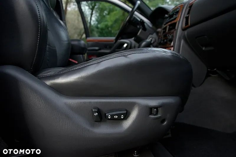 Jeep Grand Cherokee - 22