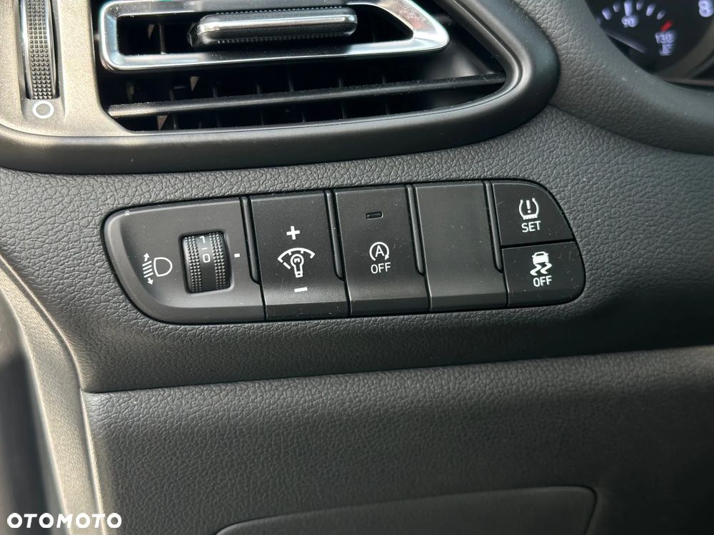 Hyundai i30 1.5 T-GDI 48V Smart DCT - 12