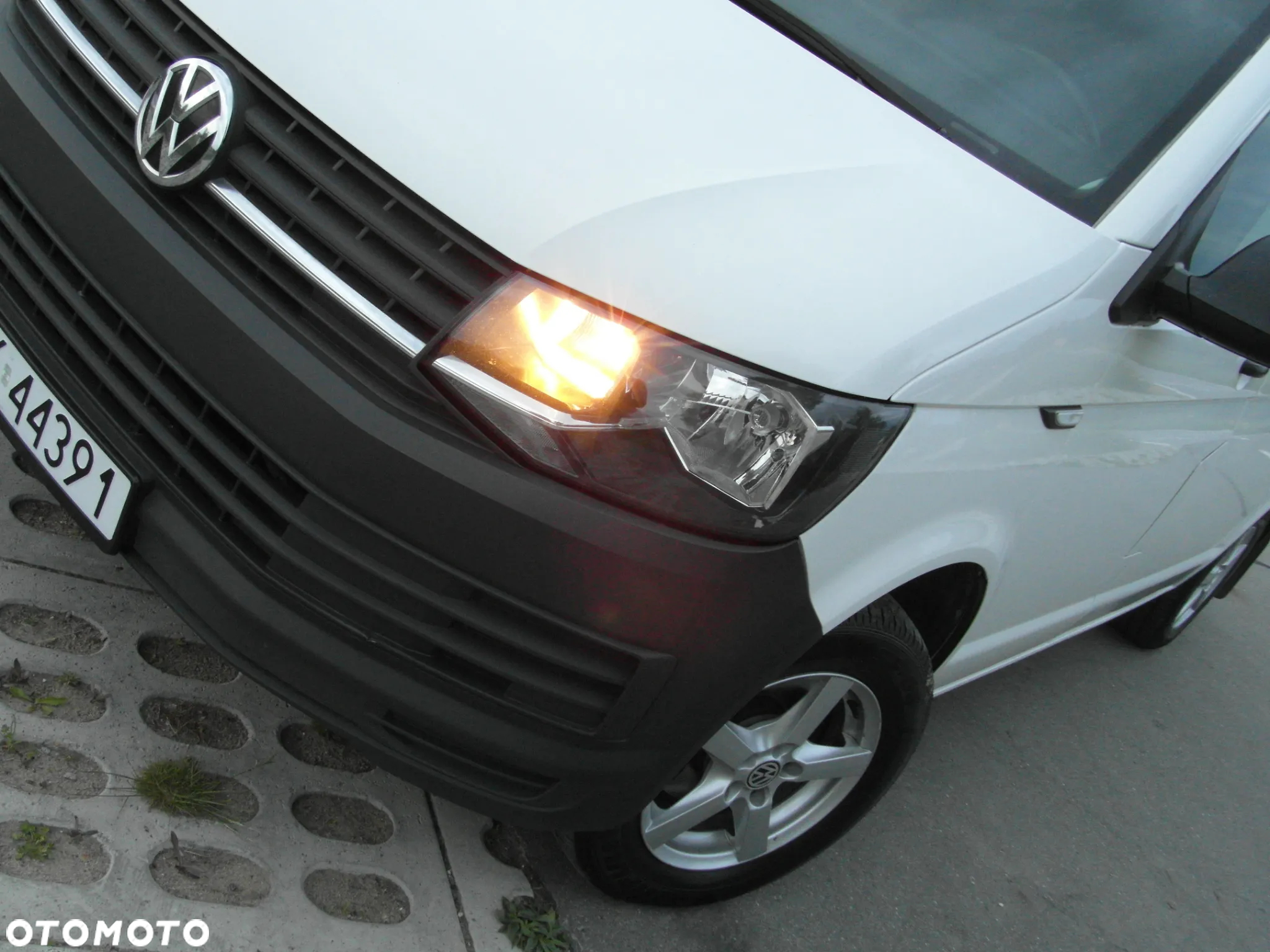 Volkswagen Transporter T6 TDI L1H1 - 2