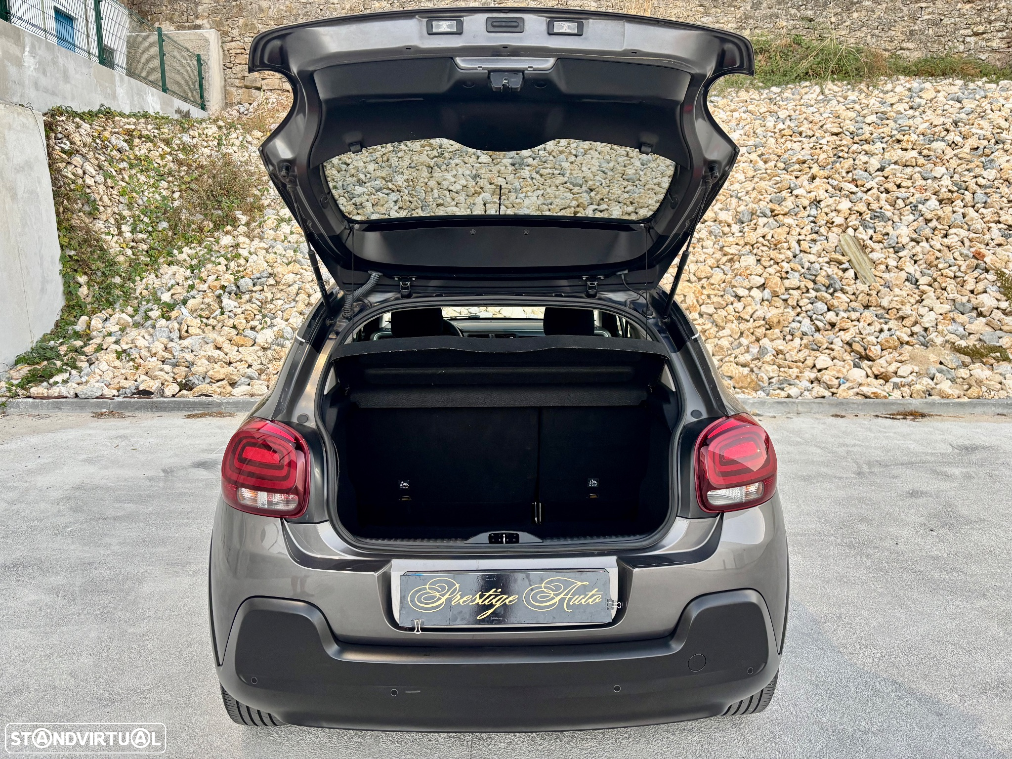 Citroën C3 1.2 PureTech Shine - 23