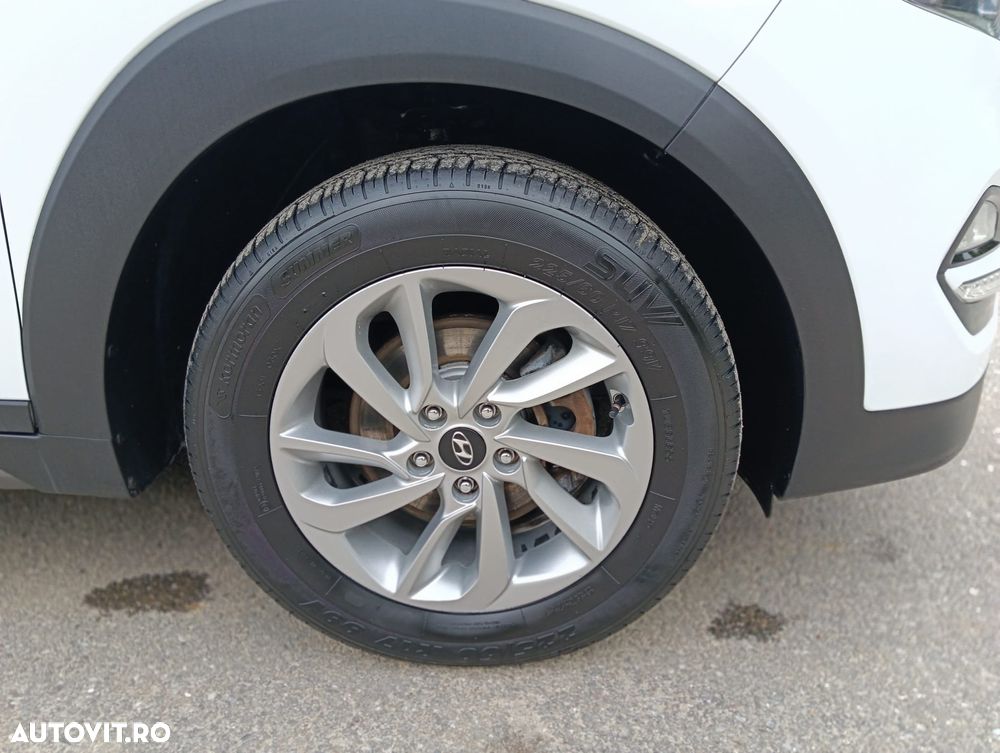 Hyundai Tucson blue 1.7 CRDi 2WD Intro Edition - 29