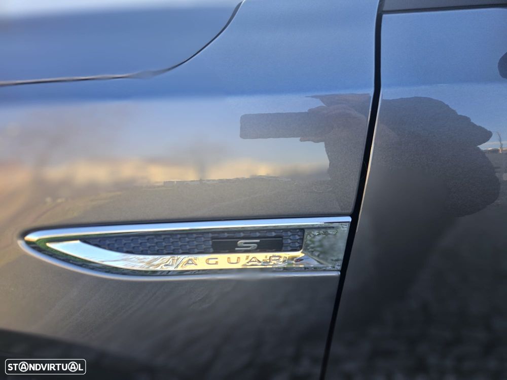 Jaguar E-Pace 2.0 i4D S - 9