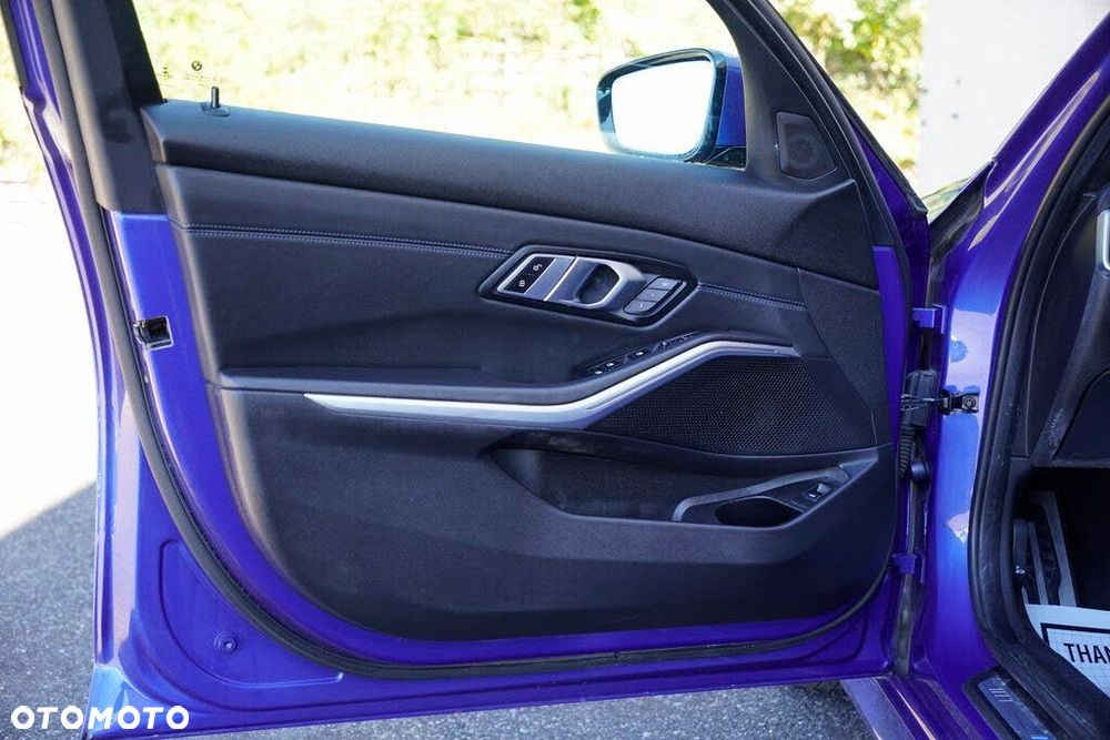 BMW Seria 3 330i M Sport - 10