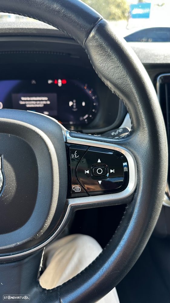 Volvo V90 2.0 B4 Momentum Plus Geartronic - 35
