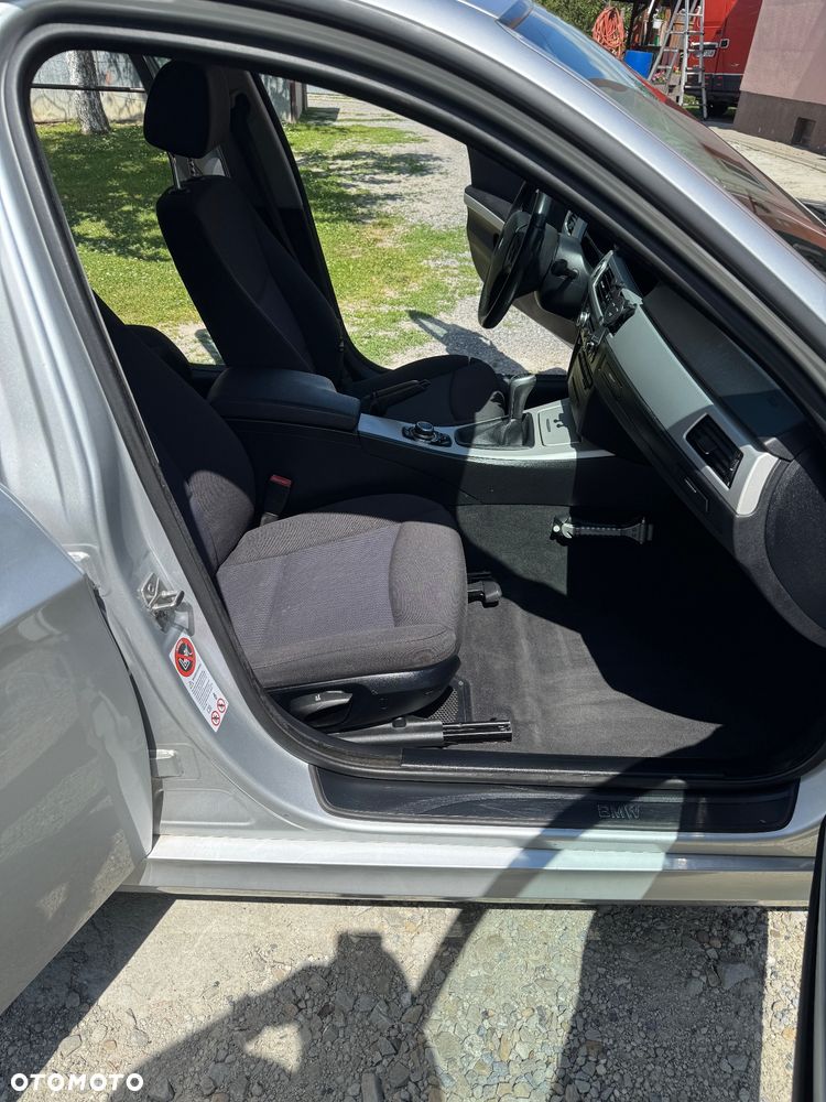BMW Seria 3 318i - 11