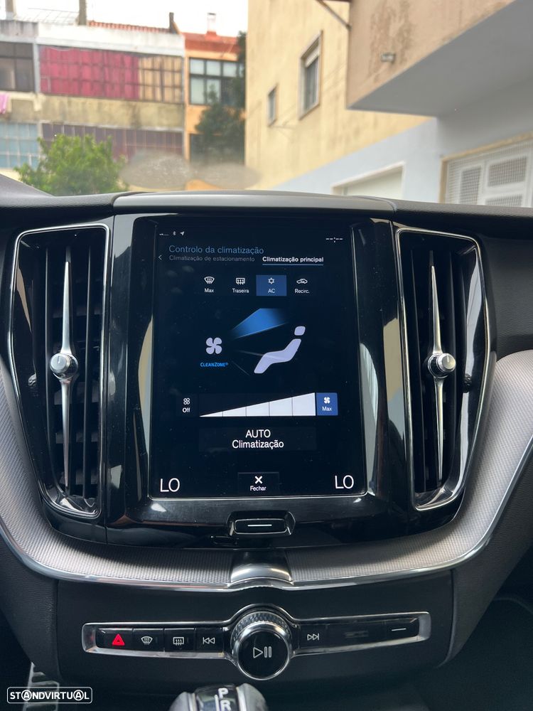 Volvo XC 60 2.0 D4 R-Design AWD Geartronic - 53