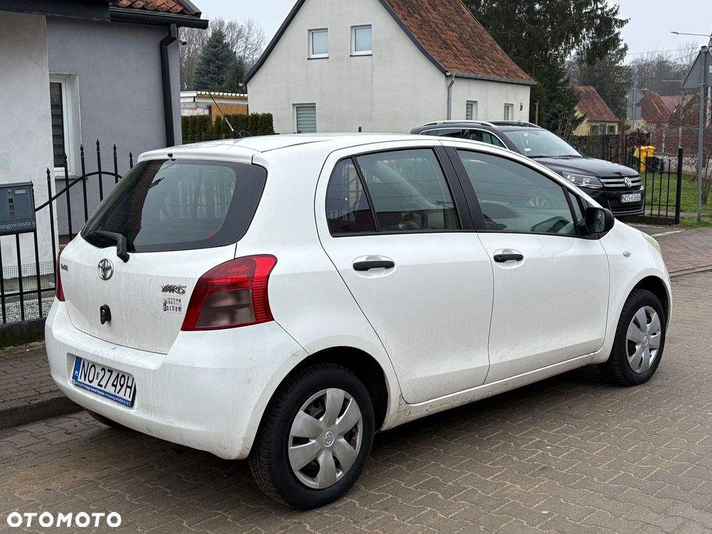 Toyota Yaris 1.0 Luna - 4