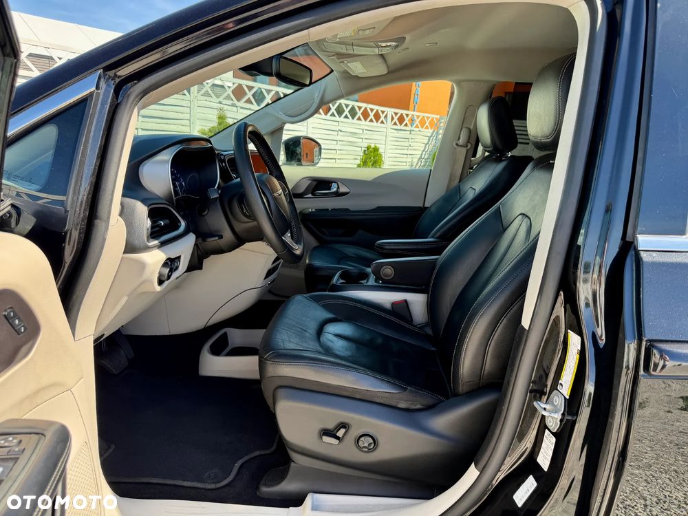 Chrysler Pacifica - 8