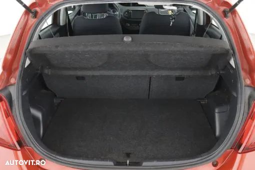 Toyota Yaris 1.5 VVT-i HSD Bi-Tone G&B - 6