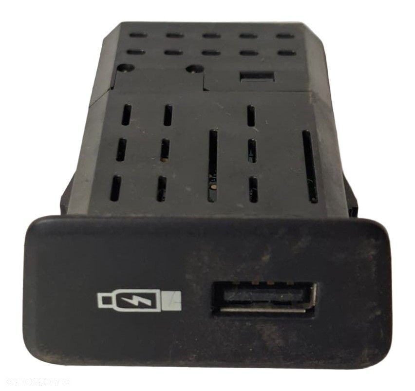 WTYCZKA GNIAZDO USB SCANIA S R NTG - 1