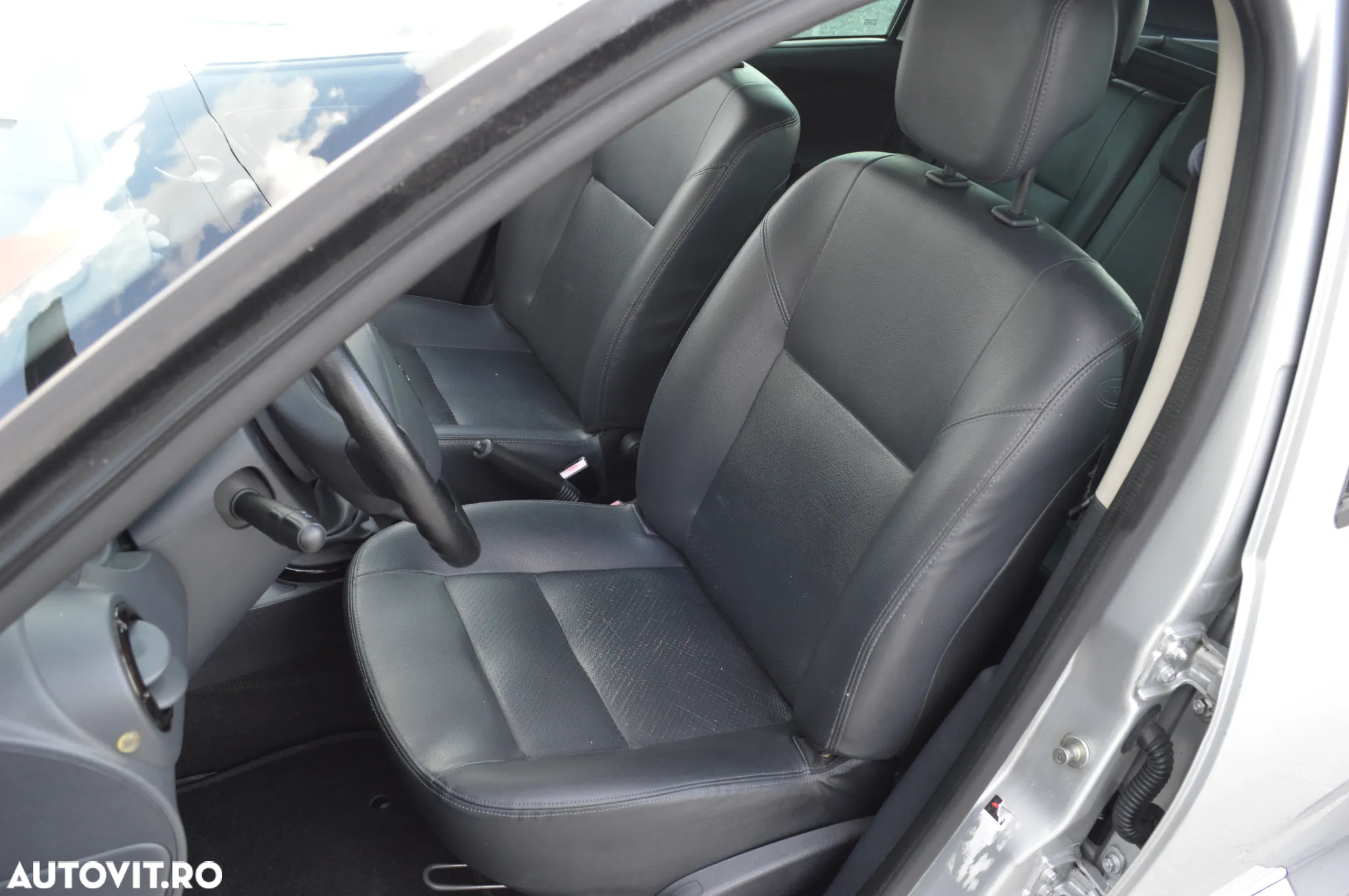Dacia Duster dCi 110 FAP 4x2 Prestige - 8
