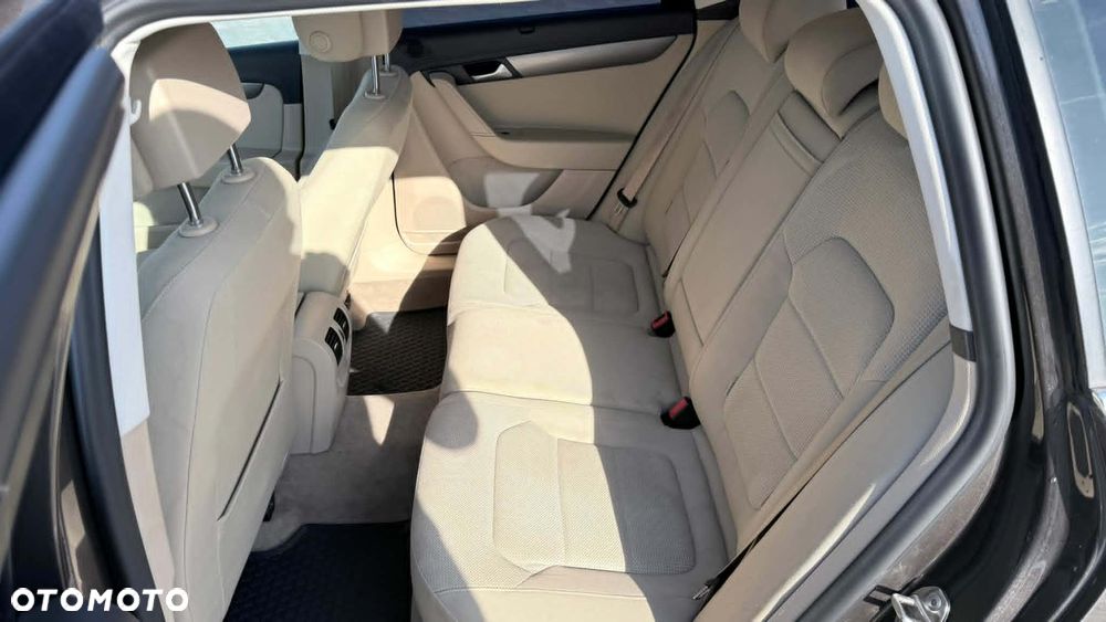 Volkswagen Passat 2.0 TDI Comfortline R-Style - 8