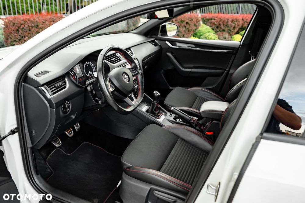 Skoda Octavia 2.0 TSI RS - 17
