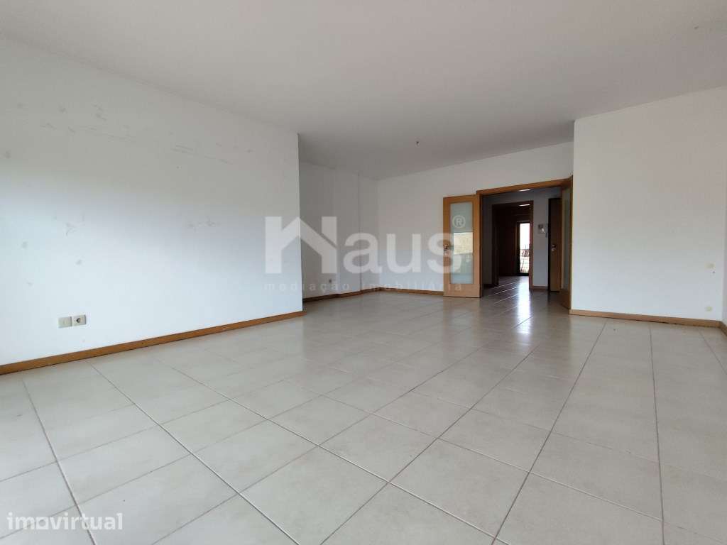 T3 com 2 lugares de parqueamento - Grande imagem: 2/13