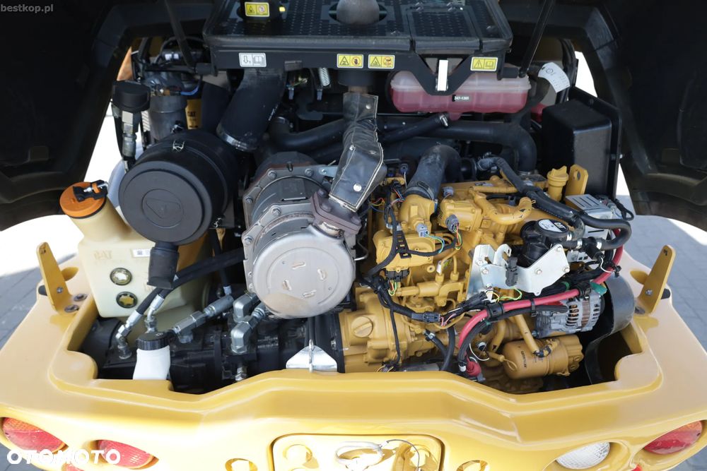 Caterpillar CAT 906M - 32