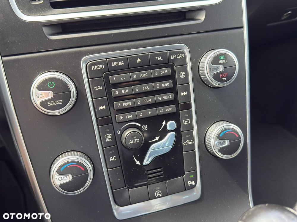 Volvo V60 D2 Momentum - 18