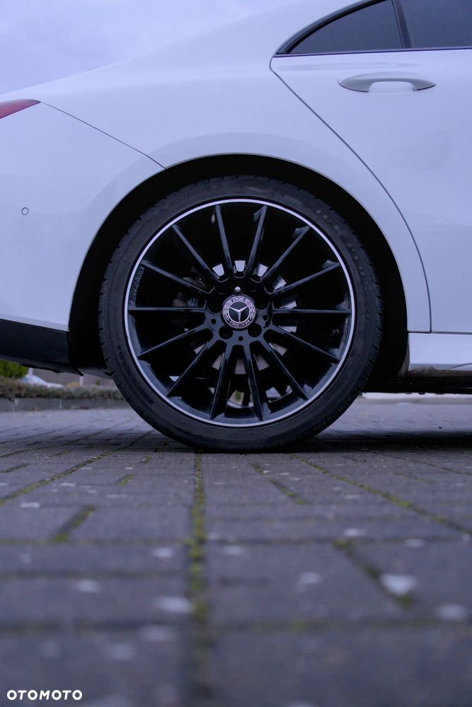 Mercedes-Benz CLA 180 AMG Line - 22