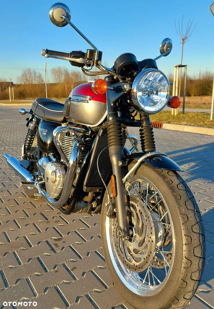 Triumph Bonneville - 19