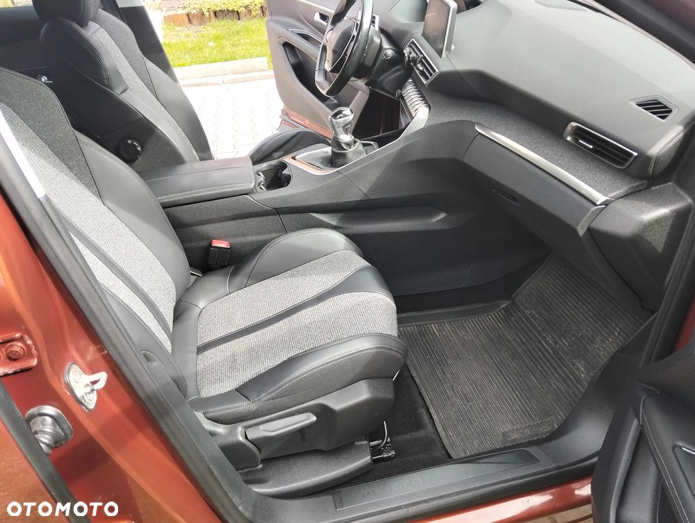 Peugeot 3008 PureTech 130 Stop & Start GPF Allure - 17