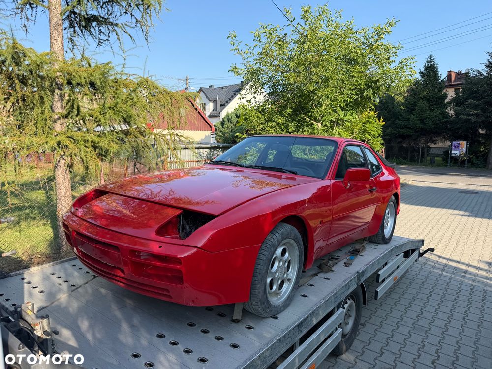 Porsche 944 - 1